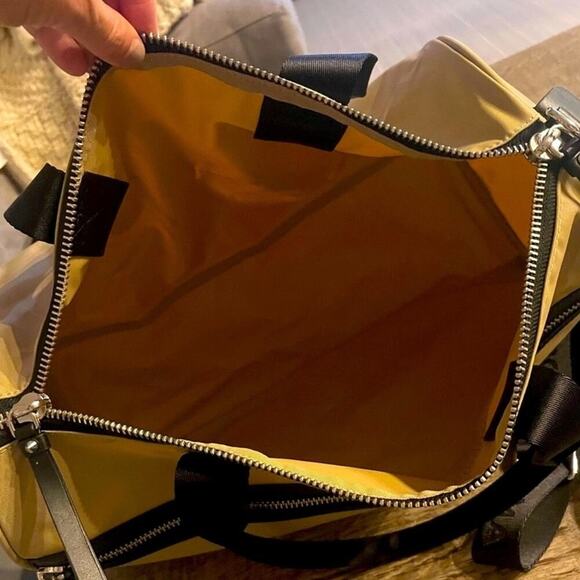 Marc Jacobs Duffle Bag. 
Removable Black Logo Strap. - Picture 5 of 7